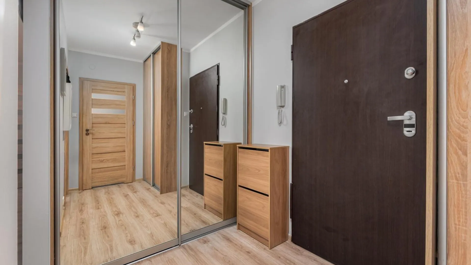 Al Krakowska 291A By Homeprime وارسو شقة